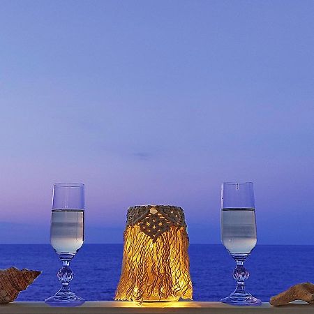 Amazing Beachfront Apartment In Hersonissos Eksteriør bilde
