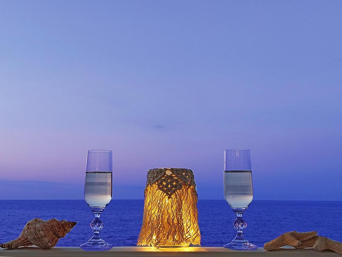 Amazing Beachfront Apartment In Hersonissos Eksteriør bilde