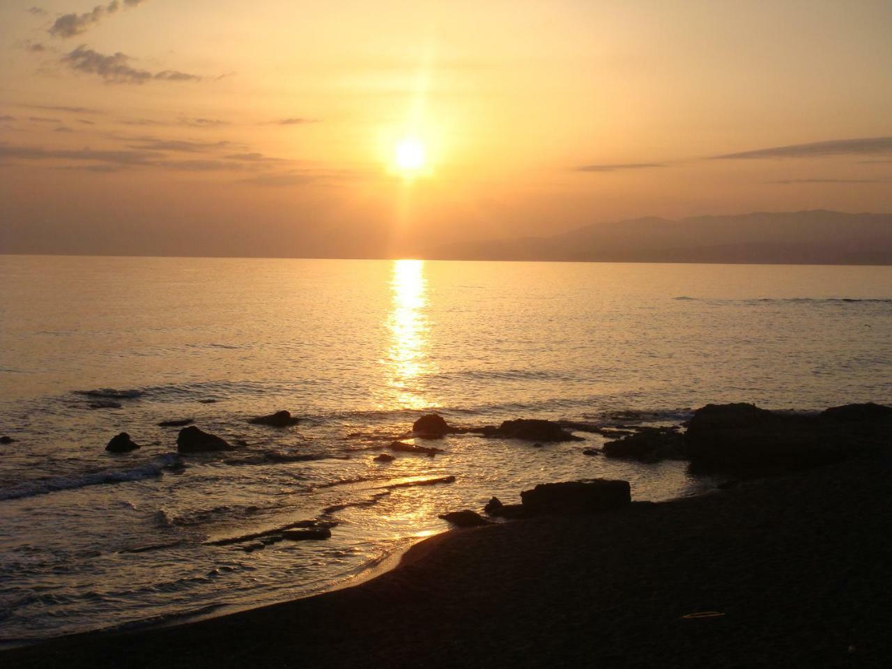 Amazing Beachfront Apartment In Hersonissos Eksteriør bilde