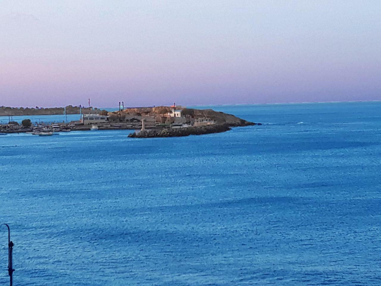 Amazing Beachfront Apartment In Hersonissos Eksteriør bilde